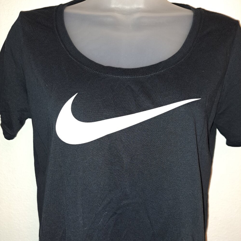 Nike Women's Dri-FIT Athletic Cut Short Sleeve Graphic Swoosh T-Shirt - Picture 7 of 8